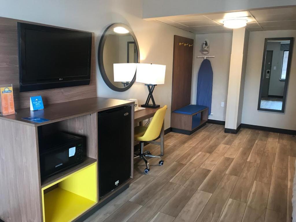 Days Inn By Wyndham Vineland Bagian luar foto