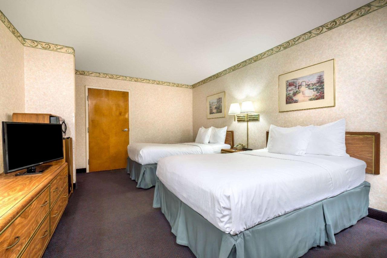 Days Inn By Wyndham Vineland Bagian luar foto