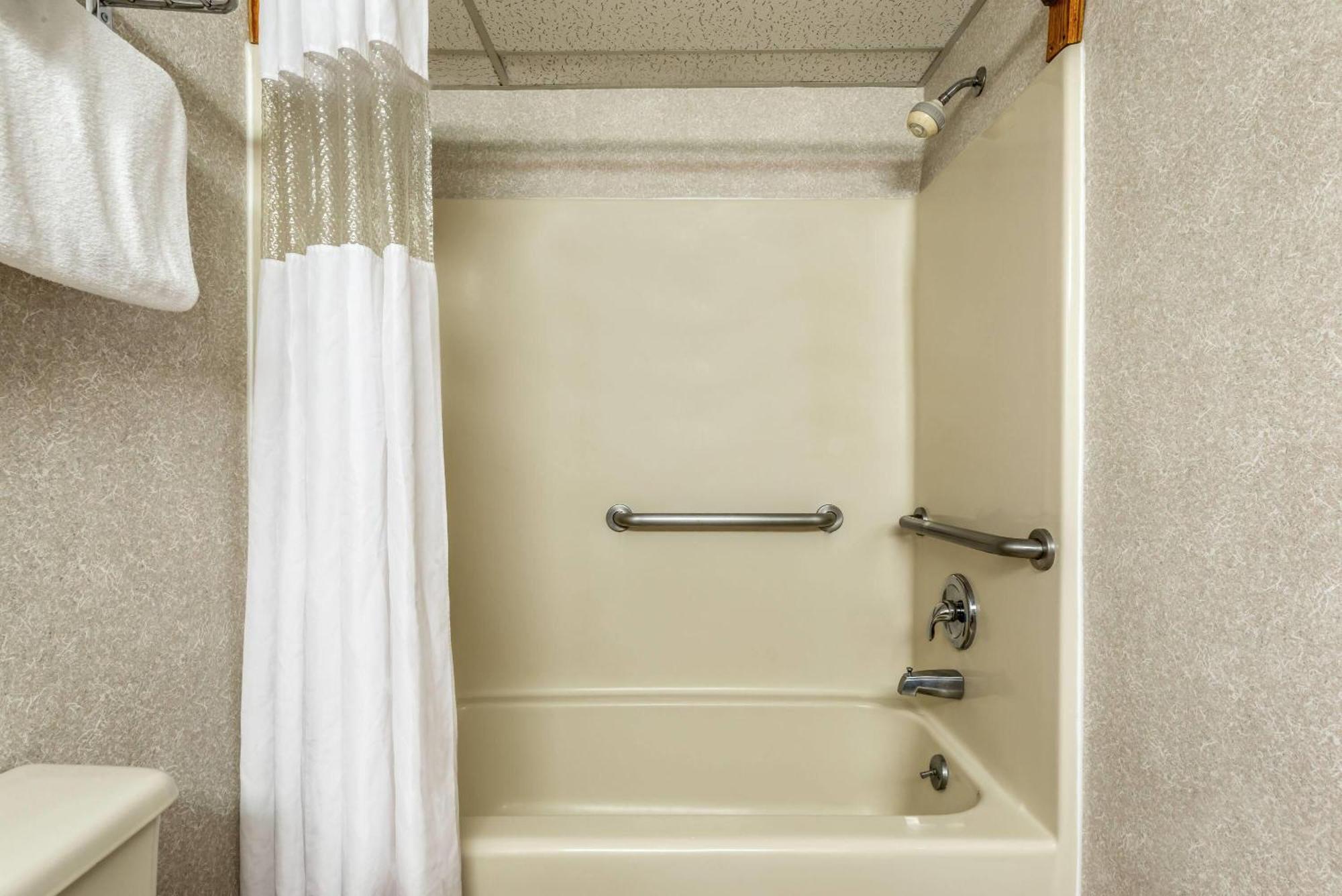 Days Inn By Wyndham Vineland Bagian luar foto