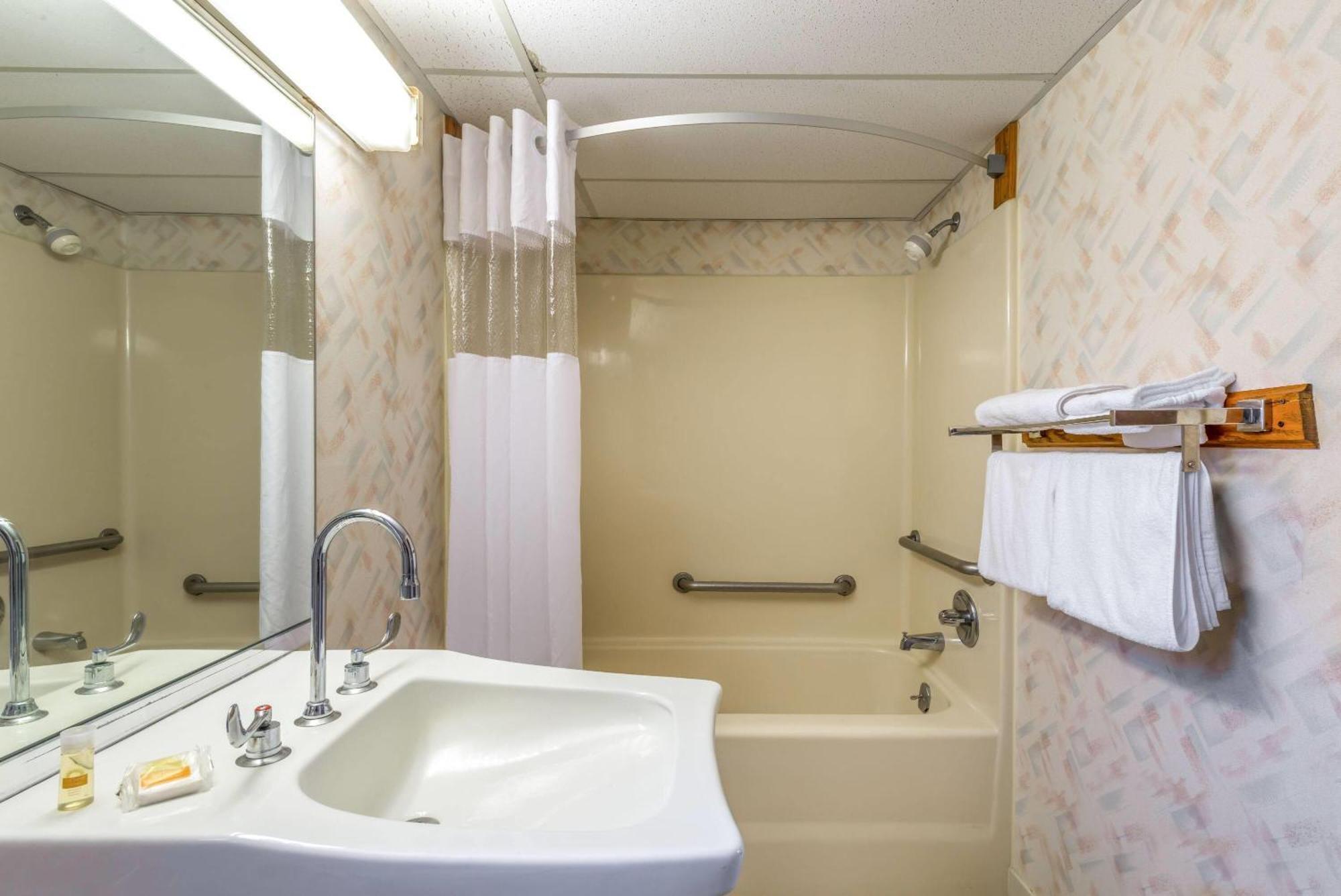 Days Inn By Wyndham Vineland Bagian luar foto