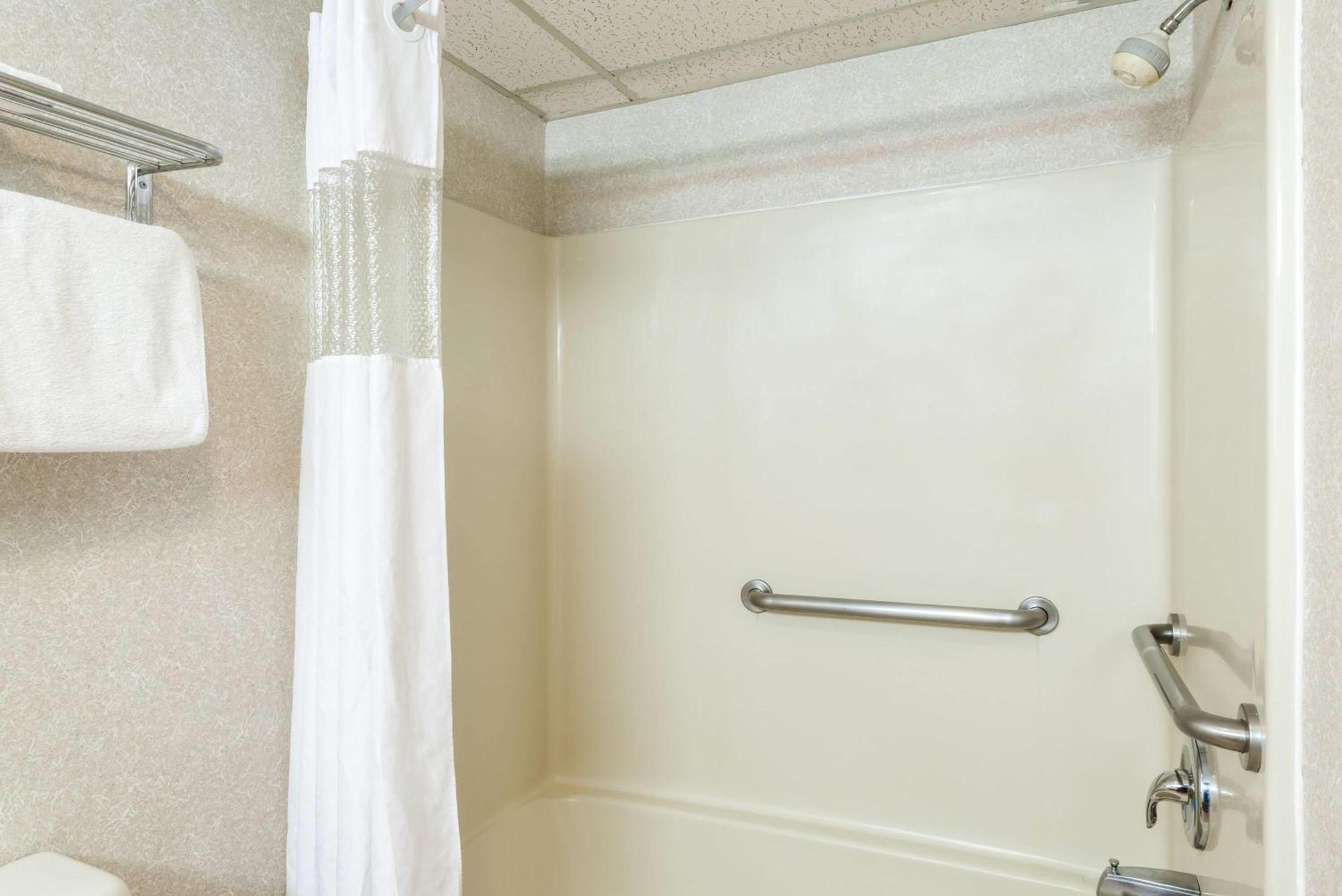 Days Inn By Wyndham Vineland Bagian luar foto